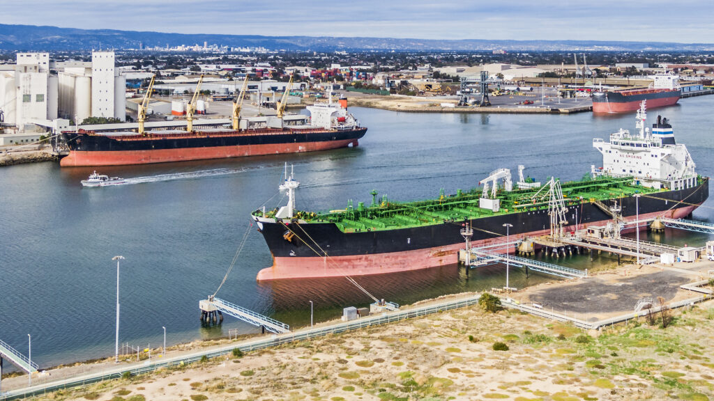 Supporting the decarbonisation of the ports and maritime ecosystem